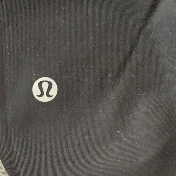 Lululemon mid rise crop legging. Size 6. - Picture 3 of 5
